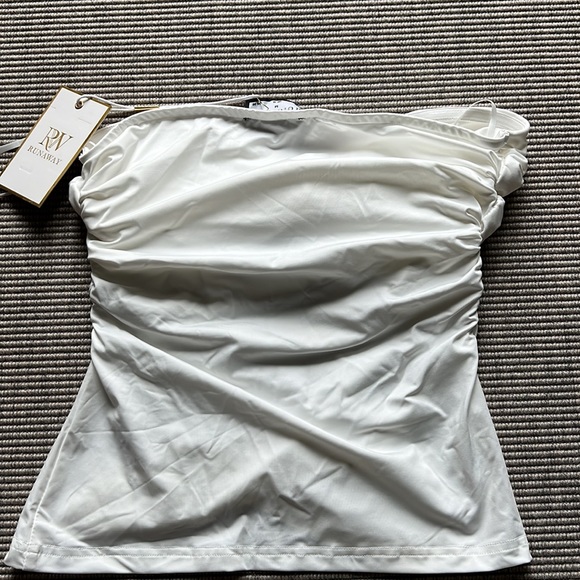 SATARI STRAPLESS TOP - WHITE by Runway. Size medium - Picture 9 of 10